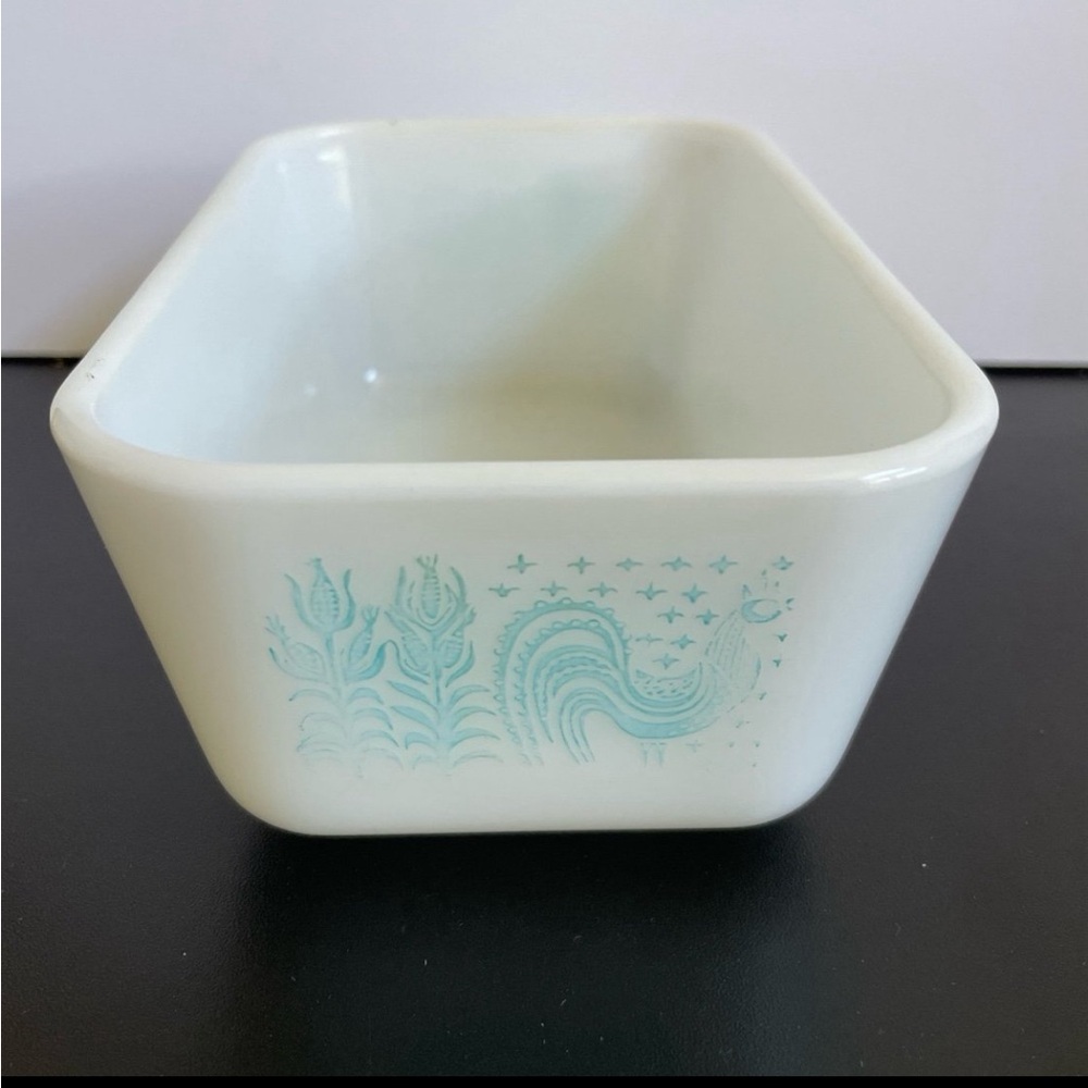 Vintage Pyrex 1 1/2 pt Butterprint Refrigerator dish
